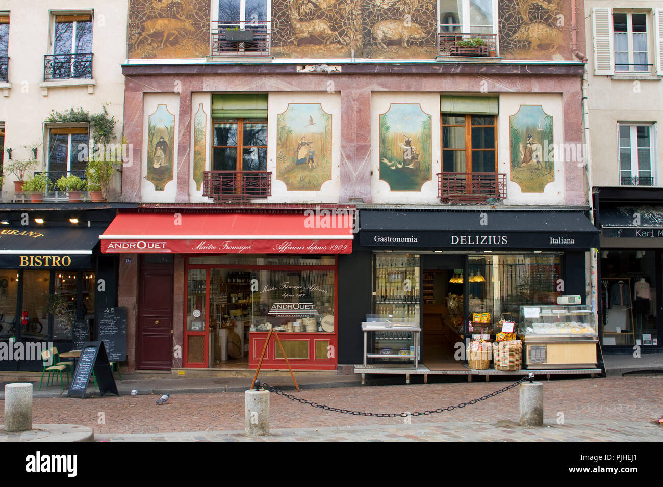 France, Paris, 75, 5ème arrondissement, Rue Mouffetard. Banque D'Images