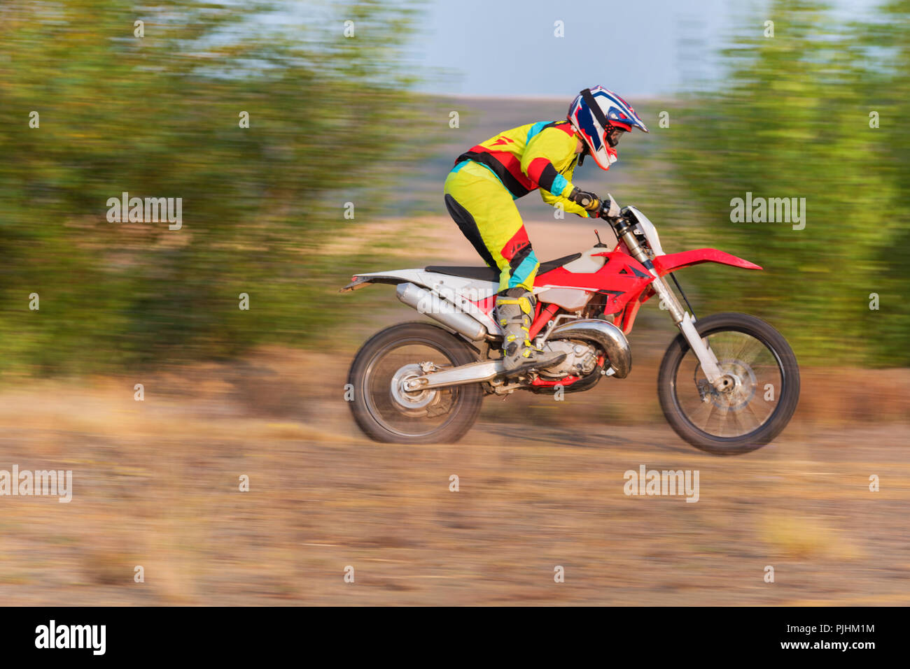 En faisant un wheelie rider Motocross Banque D'Images