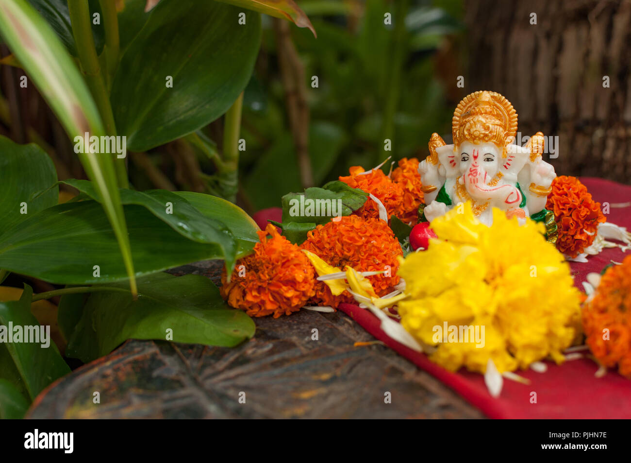 Idole de miniatures Seigneur Ganesha, le dieu indien de la sagesse. 10-day festival Ganpati adorant Seigneur Ganesha commence le 13 septembre 2018. Banque D'Images