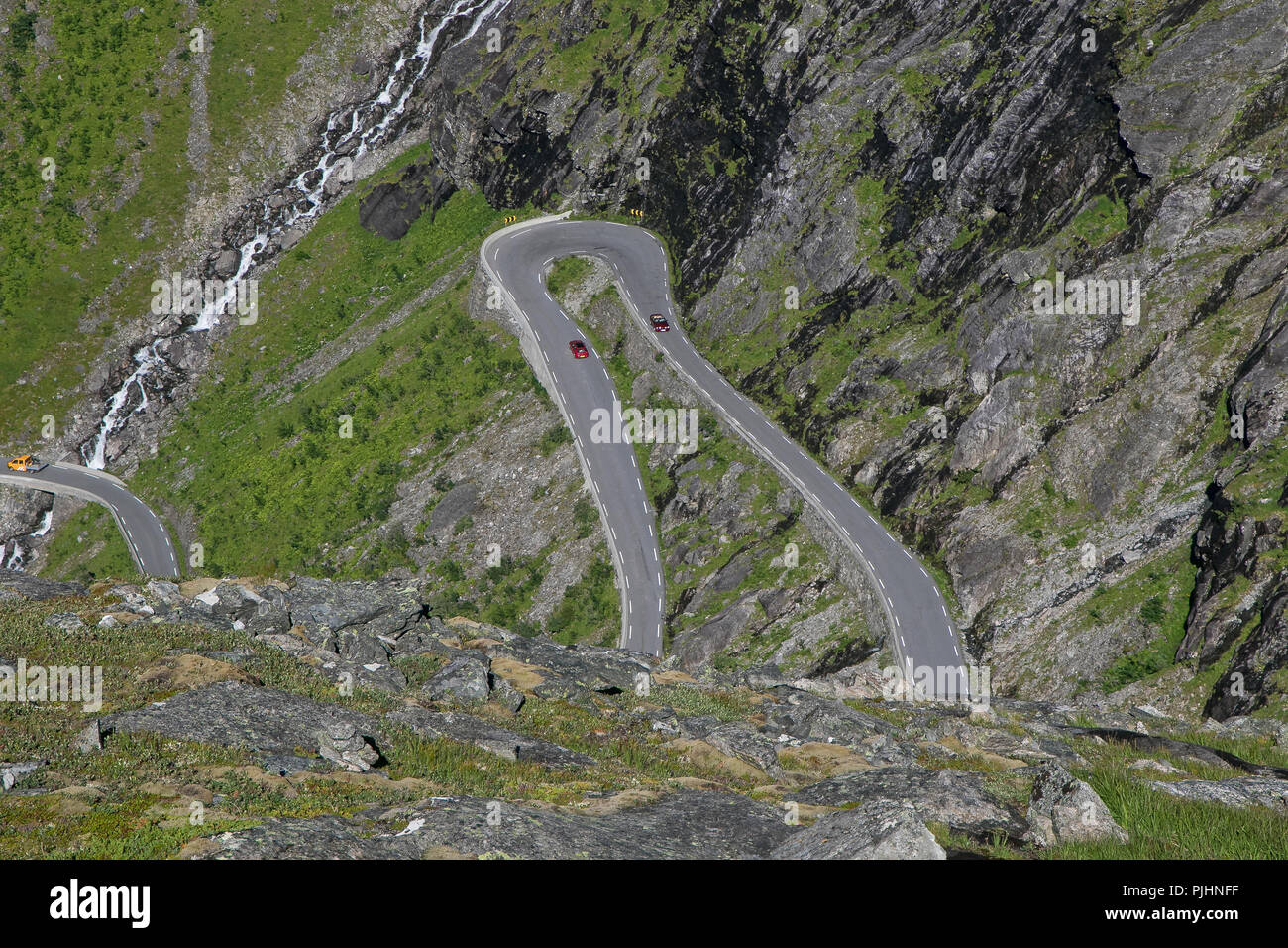 Vue de la route - la célèbre Route Touristique National Trollstigen. Banque D'Images