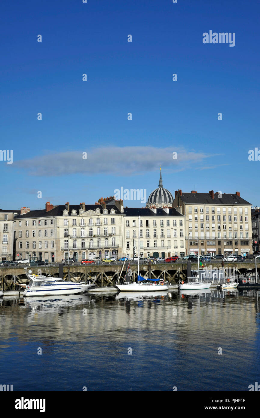 La France, pays de la Loire, Loire-Atlantique, Nantes ville, bâtiments sur le quai de La Fosse le long de la Loire vu de l'île de Nantes. Banque D'Images