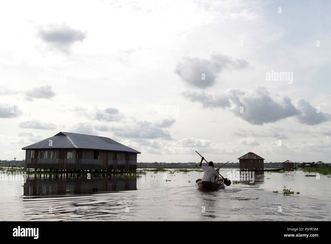 Maisons sur pilotis. La ville au bord du lac. Lac Nokoué. Ganvie. Le Bénin. Banque D'Images