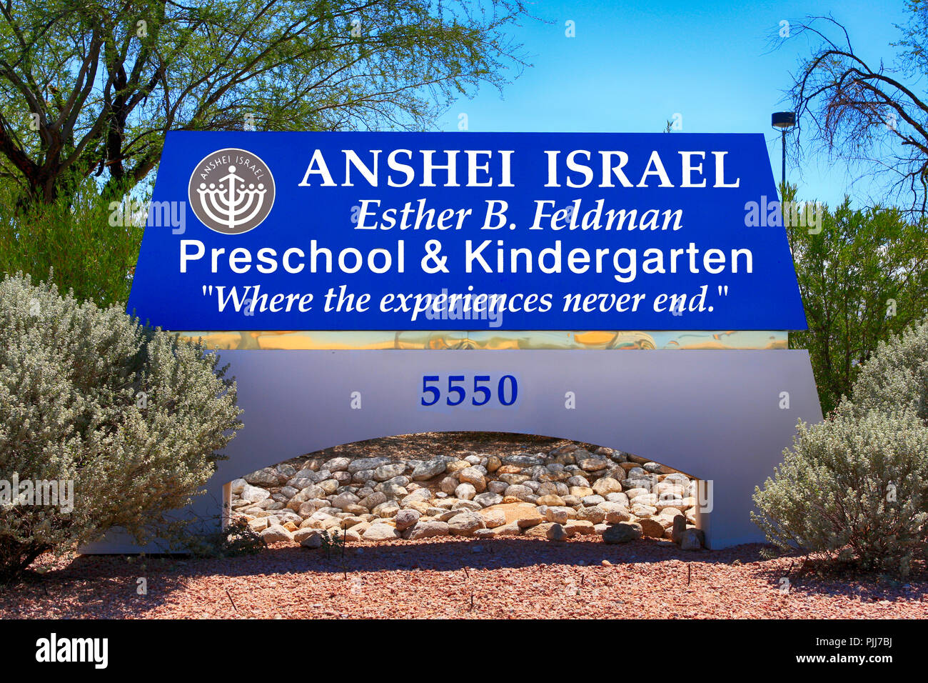 Israël et Kindegarten Anshei préscolaire panneau d'entrée à Tucson, AZ Banque D'Images