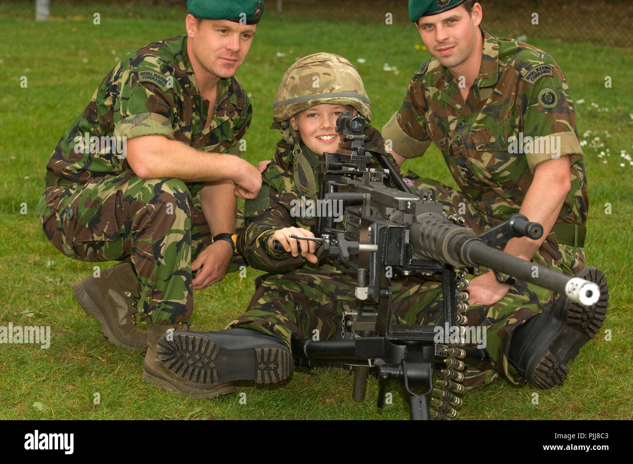 Deryn Blackwell (11) consacre une journée de rêve avec les Royal Marines Commando, à leur centre de formation en Lymstone, Devon. Banque D'Images