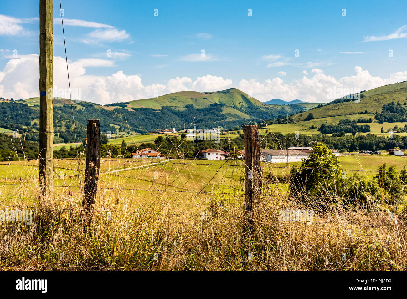 Vue sur la campagne française dans la région de l'Atlantique des Pyrénées. France Banque D'Images