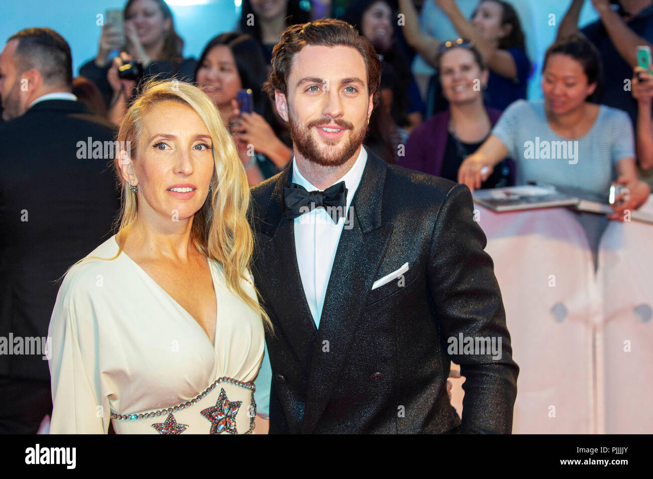 Sam Taylor-Johnson et son mari Aaron Taylor-Johnson assistant à la première de 'Outlaw King' au cours de la 2018 Festival International du Film de Toronto le 6 septembre 2018 à Toronto, Canada. Banque D'Images
