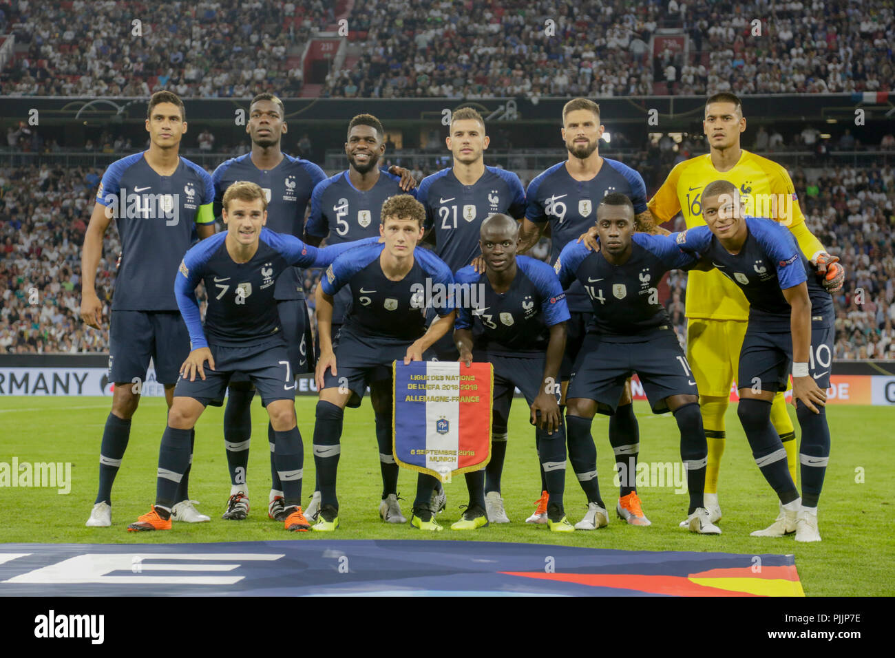 France - Manning tourné au début du jeu avec Raphael VARANE (#  4, FRA), Paul POGBA (#  6, FRA), Samuel UMTITI (n° 5, FRA), Lucas HERNANDEZ (#  21, FRA), Olivier GIROUD (#  9, FRA) et le gardien Alphonse AEROLA (#  16, FRA) (en haut, (de gauche) et fra97, Benjamin PAVARD (#  2, FRA), N'Aoloolo KANTE (n° 13, FRA), Blaise MATUDI (#  14, FRA) et Kylian MBAPPE (#  10, FRA) (en bas, (de gauche).) Football Laenderspiel, Allemagne (GER) - France (FRA) 0 : 0, Ligue de l'UEFA, la saison 2018/2019, le 09/06/2018 à Munich/Allemagne/ALLIANZARENA note de rédaction : DFB règlement interdit toute utilisation de photographies une Banque D'Images