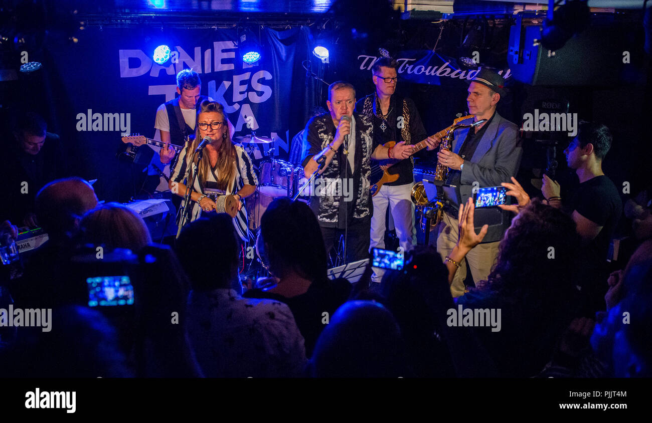 Londres, Royaume-Uni. 7 septembre 2018. Phénomène 80s band Daniel prend un train, qui a obtenu un contrat de 30 ans après sa rupture, en concert au Troubadour à Londres. Credit : Ernesto Rogata/Alamy Live News. Banque D'Images Londres, Royaume-Uni. 7 septembre 2018. Phénomène 80s band Daniel prend un train, qui a obtenu un contrat de 30 ans après sa rupture, en concert au Troubadour à Londres. Credit : Ernesto Rogata/Alamy Live News. Banque D'Images