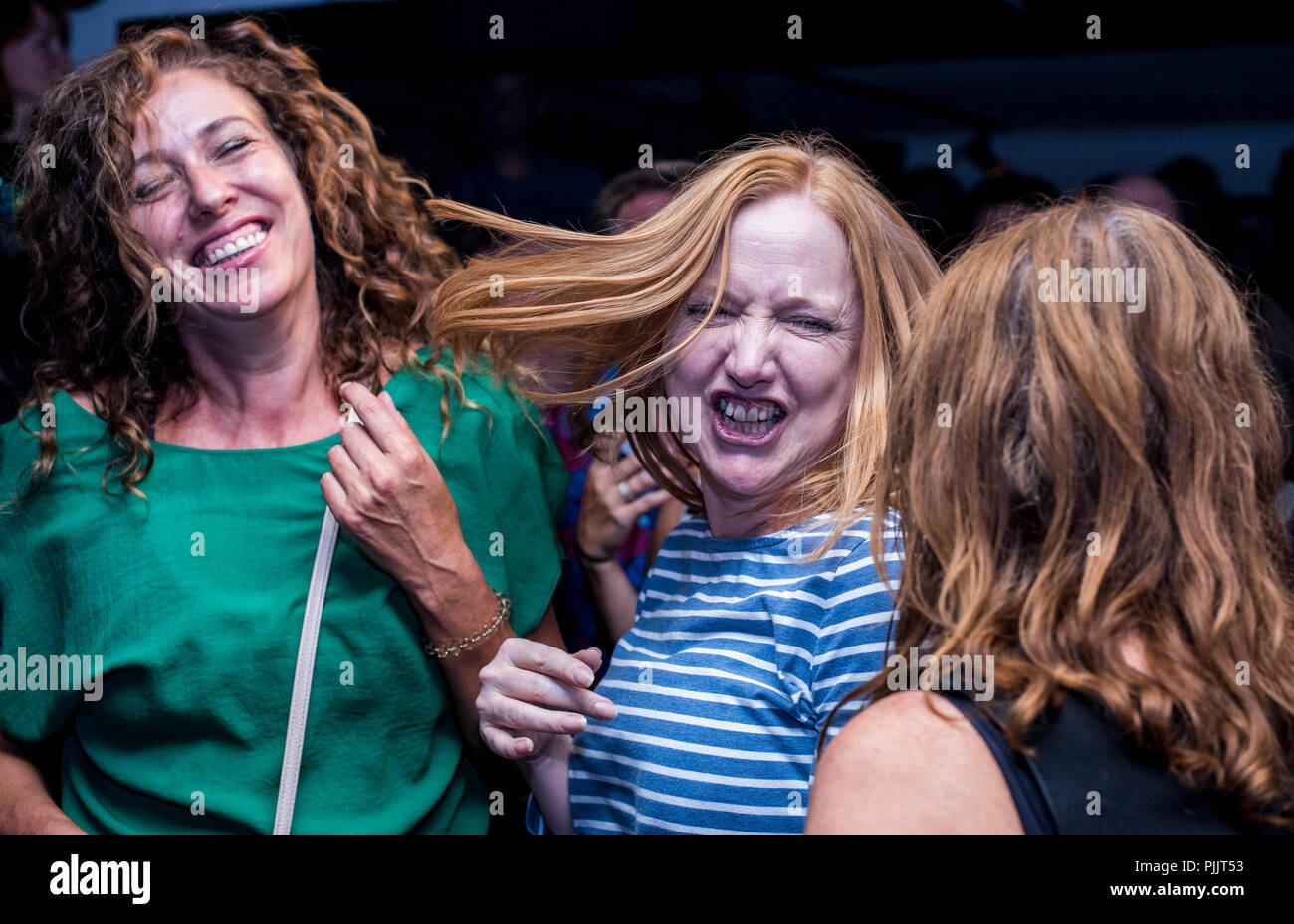 Londres, Royaume-Uni. 7 septembre 2018. Phénomène 80s band Daniel prend un train, qui a obtenu un contrat de 30 ans après sa rupture, en concert au Troubadour à Londres. Fans devenir fou à l'avant. Credit : Ernesto Rogata/Alamy Live News. Banque D'Images Londres, Royaume-Uni. 7 septembre 2018. Phénomène 80s band Daniel prend un train, qui a obtenu un contrat de 30 ans après sa rupture, en concert au Troubadour à Londres. Fans devenir fou à l'avant. Credit : Ernesto Rogata/Alamy Live News. Banque D'Images