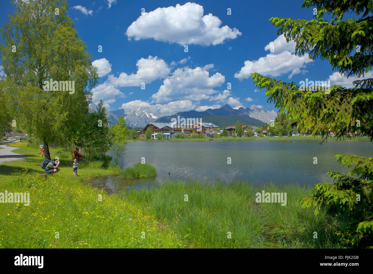 Autriche, Tyrol, Seefeld, au printemps à l'Wildsee Banque D'Images