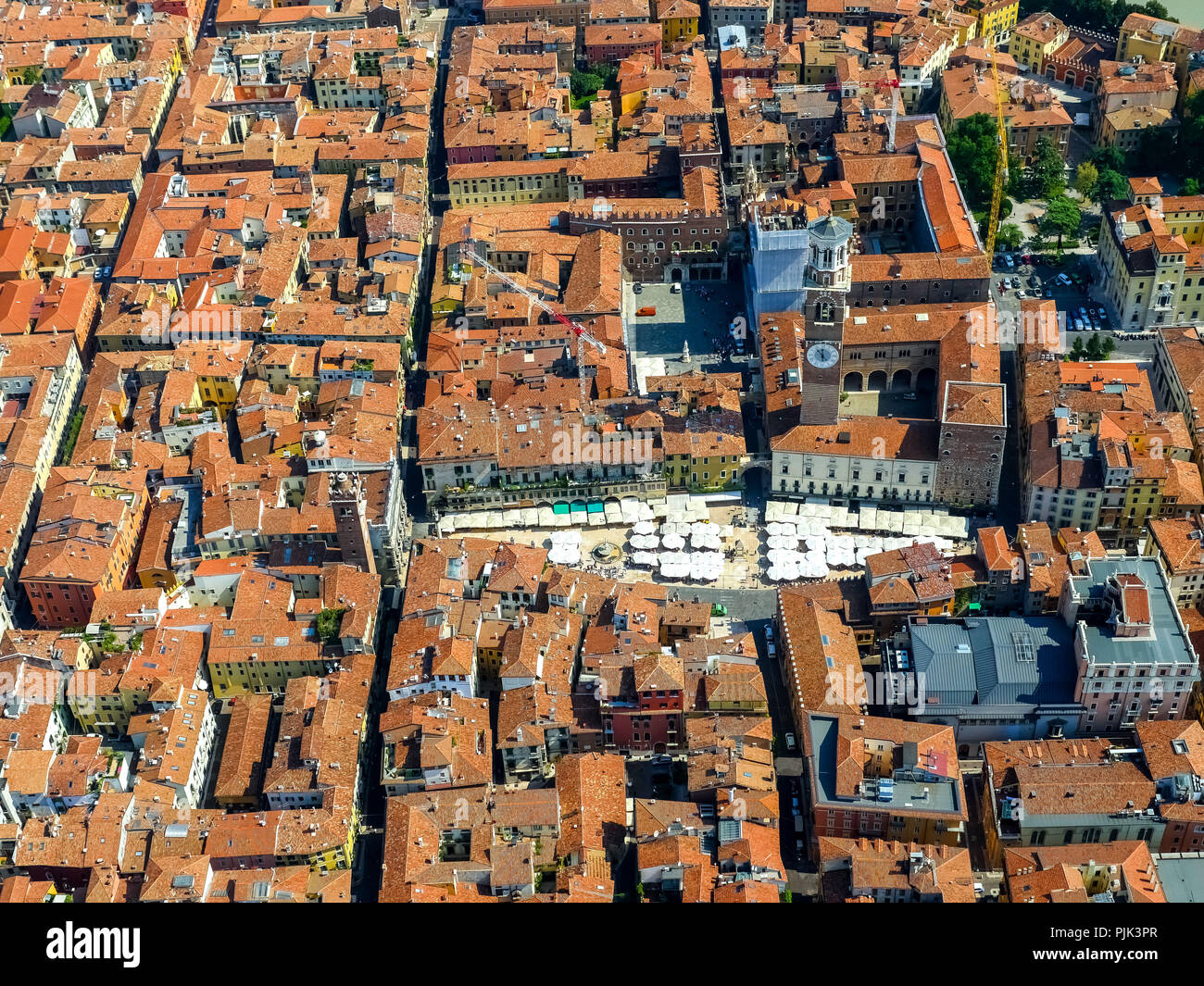 Vue aérienne, la Piazza delle Erbe, Piazza, Domus mercatorum, Torre dei Lamberti, du centre-ville de Vérone, Verona, au nord de l'Italie, Vénétie, Italie Banque D'Images