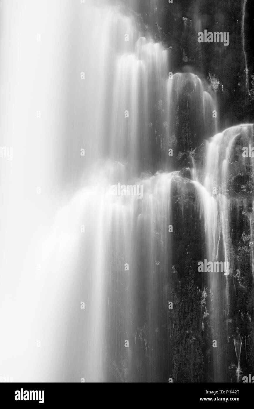 Cascade, détail à la chute d'Dalfaz au Tyrol à l'Achensee Banque D'Images