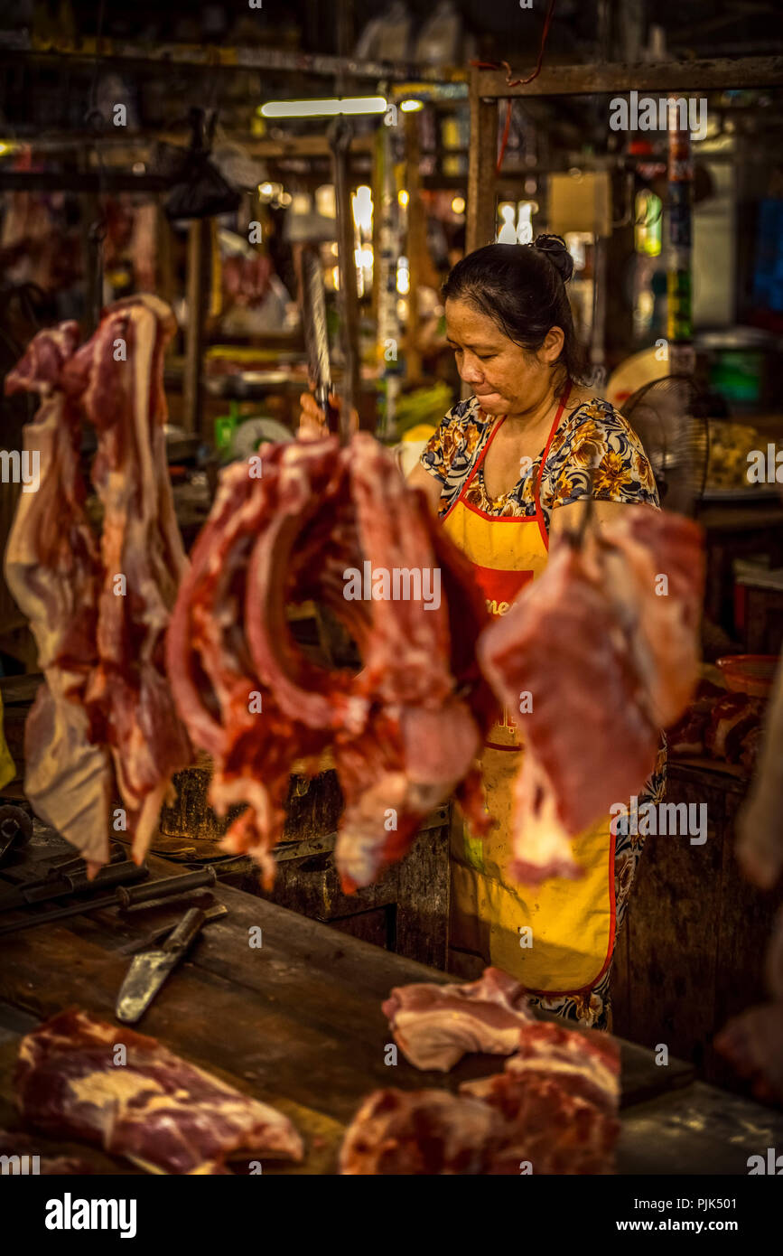 L'Asie, l'Asie du Sud-Est, Sud Vietnam, Vietnam, le delta du Mékong, Marché, vendeur de viande Banque D'Images