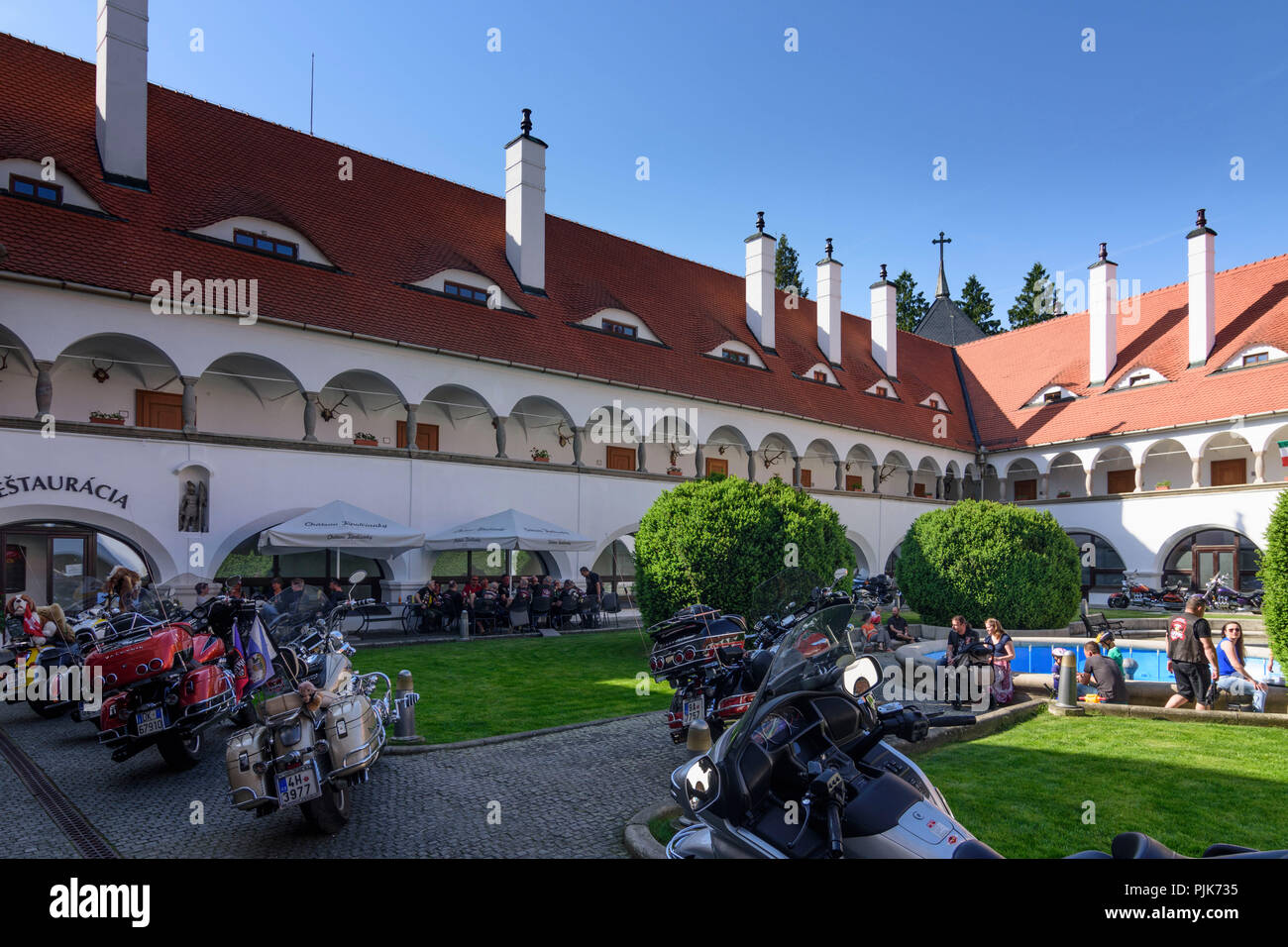 Topolcianky (Kleintopoltschan), Château Topolcianky à biker réunion en Slovaquie, Banque D'Images