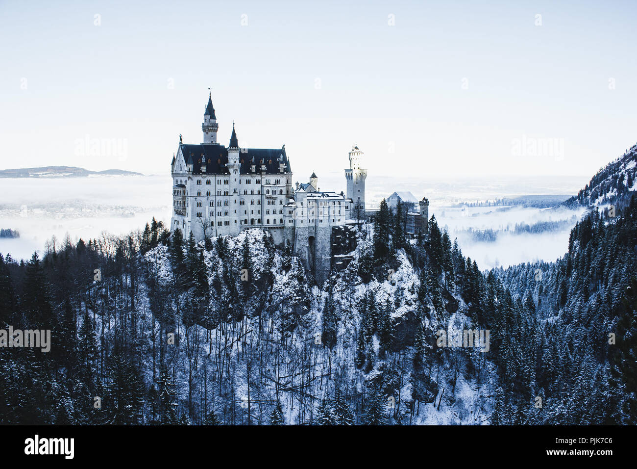ch-teau-neuschwanstein-banque-de-photographies-et-d-images-haute