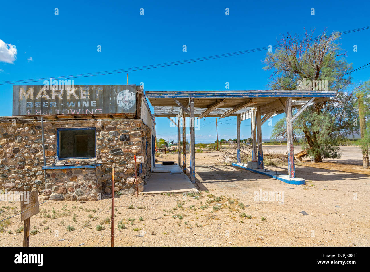 Désert de Mojave, Californie, Comté de San Bernardino, Route 66, station d'essence abandonnés, Café Banque D'Images