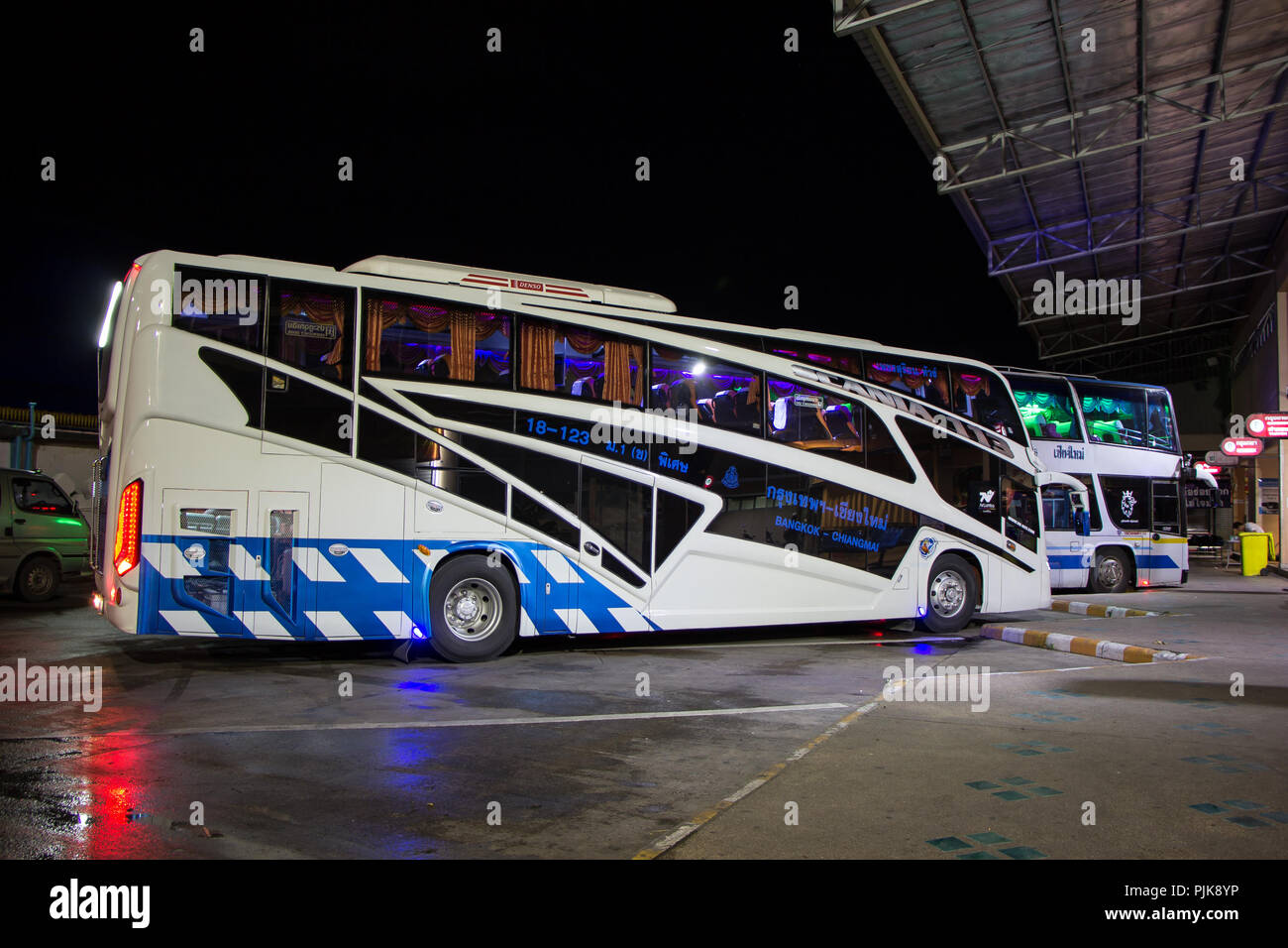 Chiang Mai, Thaïlande - 5 septembre 2018 : Bus de Phet Suri Yon tour bus Company. Photo à la gare routière de Chiangmai, Thaïlande. Banque D'Images