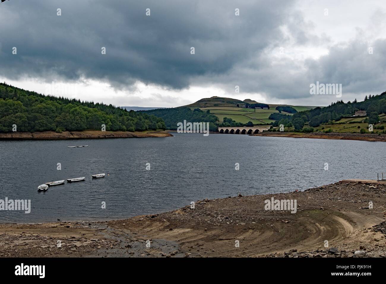 La capture de l'impact de l'été le plus chaud jamais enregistré (2018) sur le Lady Bower réservoir, Derbyshire. Banque D'Images