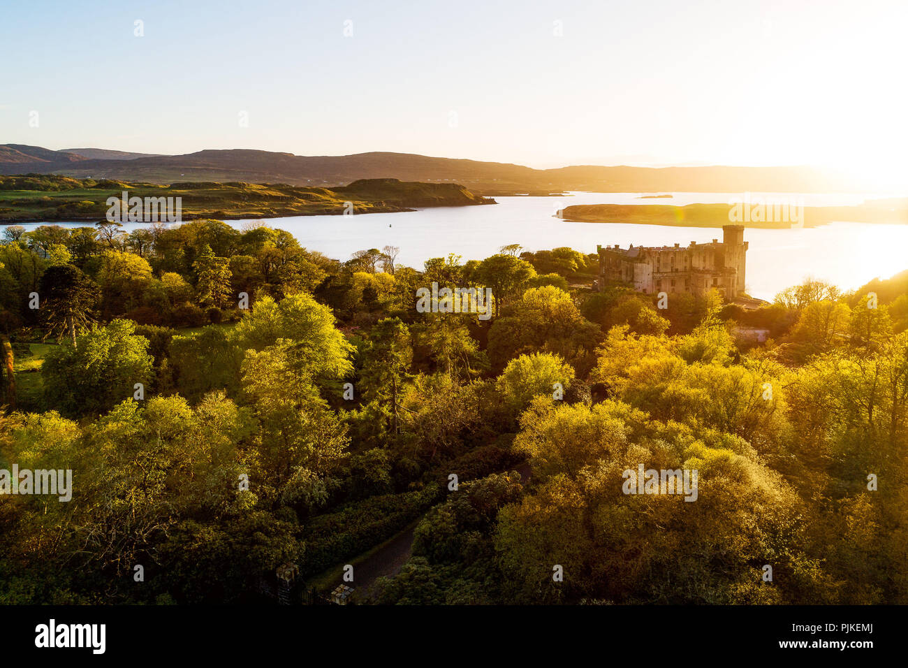 Coucher de soleil au château de Dunvegan, Isle of Skye Banque D'Images
