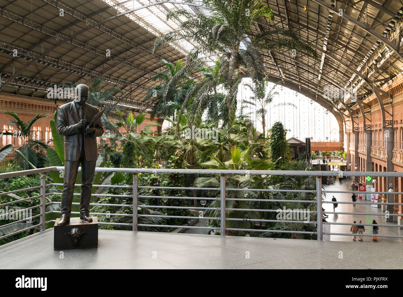 La gare de Madrid, Atocha, Jugendstil Art Nouveau / attente, hall avec palmiers Banque D'Images