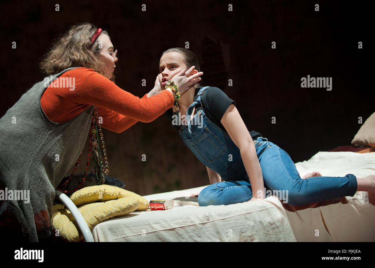 Compagnie de théâtre jeunesse à l'Dzippie De Heksen (Les sorcières) de Roald Dahl, réalisé par Elise Linsen & Liesa Verbiest (Belgique, 01/03/2018) Banque D'Images