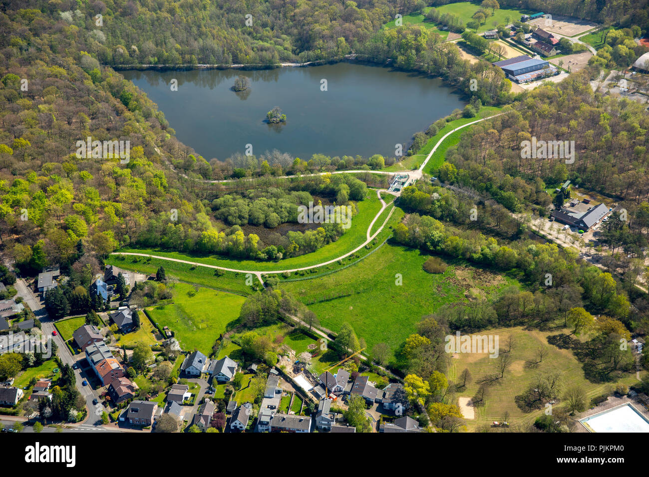 Rotbachsee Weir de Dinslaken, Lippeverband, la conservation de la nature, la gestion de l'eau, Dinslaken, Ruhr, Rhénanie du Nord-Westphalie, Allemagne Banque D'Images