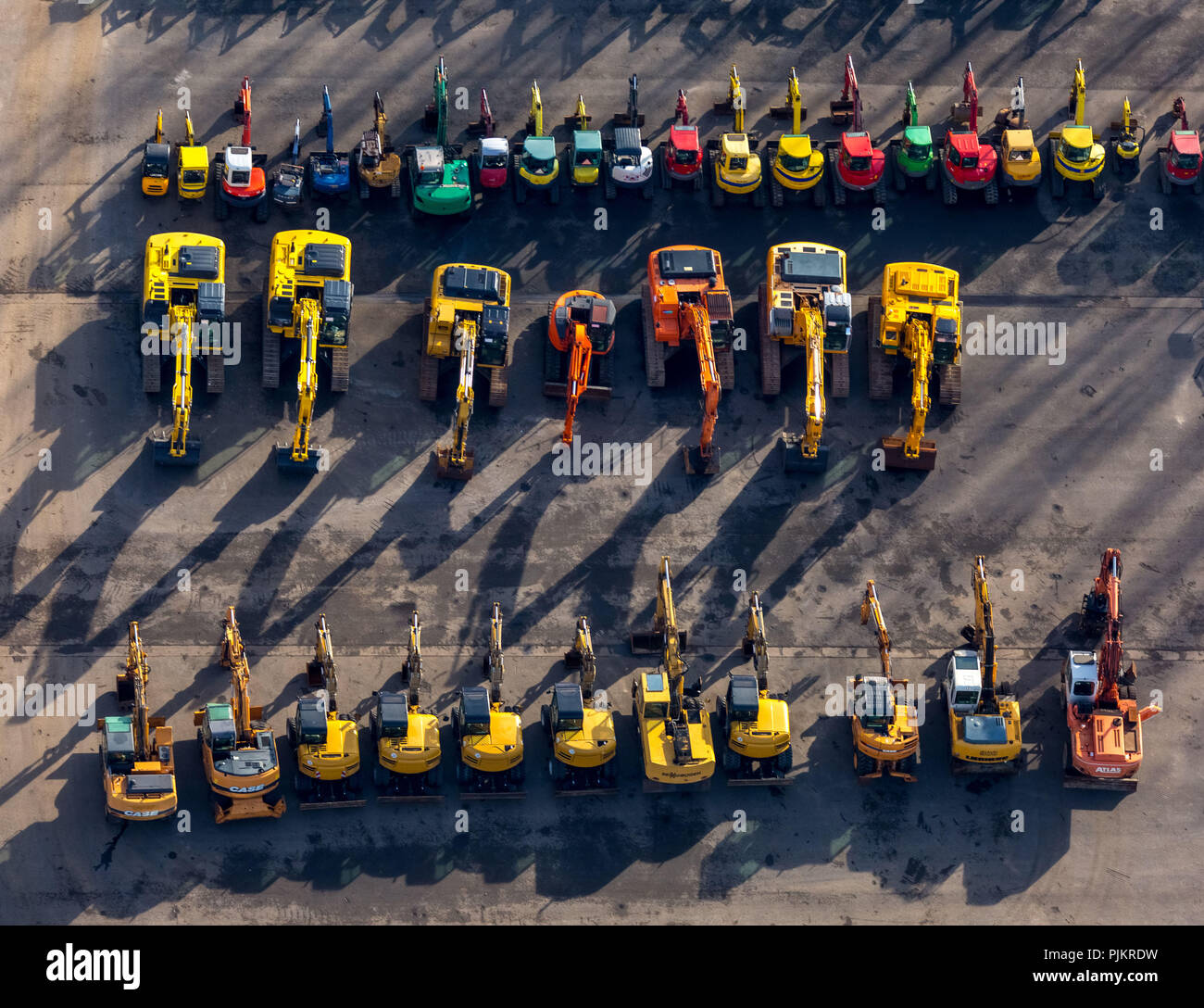 Pelles, Mini-pelles, de surface de vente pour les machines de construction, pelles, Dormagen, jaune, Rhénanie-du-Nord - Westphalie, Allemagne Banque D'Images