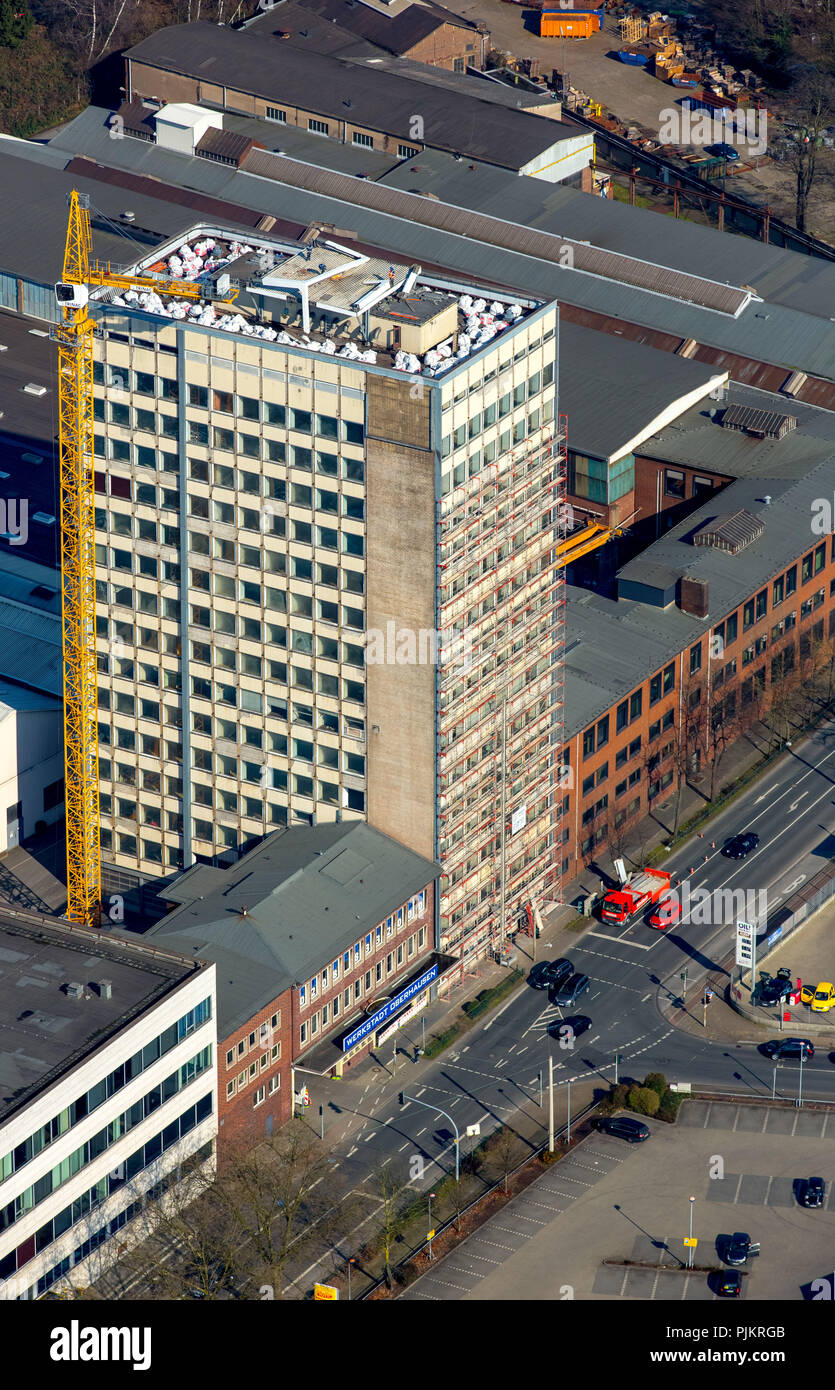 Babcock à Duisburger Strasse, divisible, BABCOCK manufacturing centre Oberhausen, gratte-ciel de démolition sacs sur le toit, Oberhausen, Ruhr, Rhénanie du Nord-Westphalie, Allemagne Banque D'Images