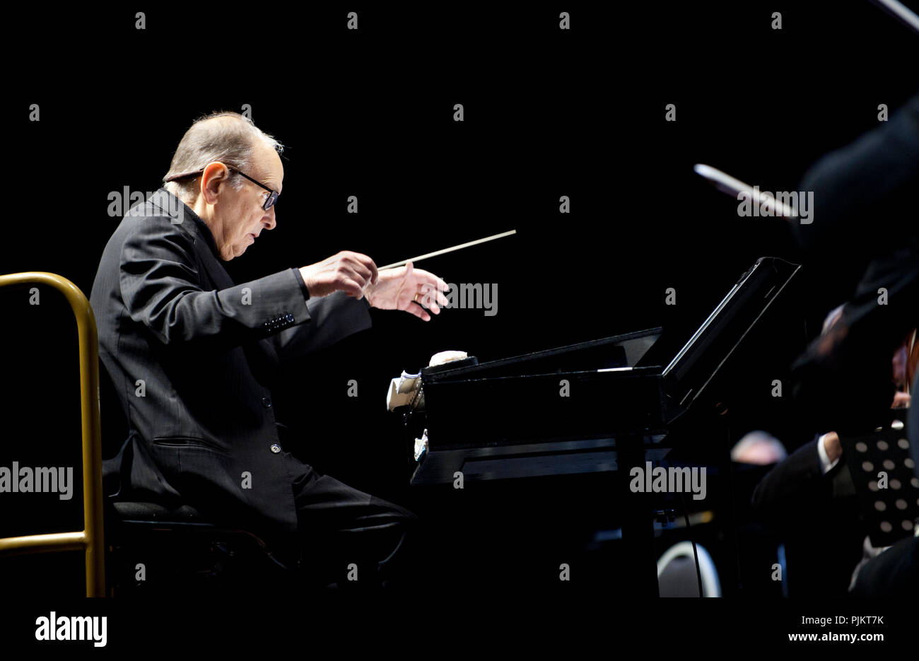Le compositeur italien Ennio Morricone effectuant ses 60 années de musique World Tour concert au Sportpaleis, Anvers (Belgique, 20/02/2016) Banque D'Images