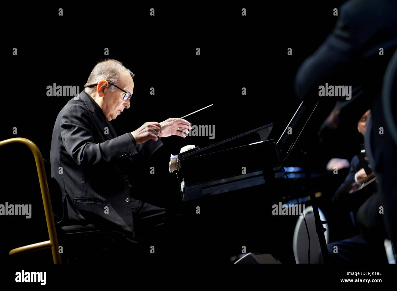 Le compositeur italien Ennio Morricone effectuant ses 60 années de musique World Tour concert au Sportpaleis, Anvers (Belgique, 20/02/2016) Banque D'Images