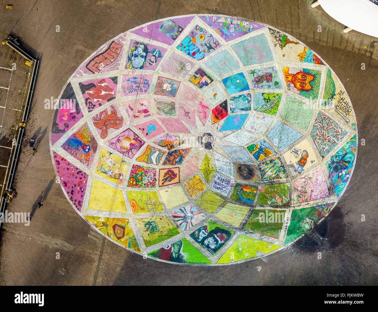 Street art sur la Gustaf-Gründgens-Platz en face de la Düsseldorfer Schauspielhaus, street painting, 40 degrés Art Urbain Festival à Düsseldorf, Düsseldorf, Rhénanie du Nord-Westphalie, Allemagne, Banque D'Images
