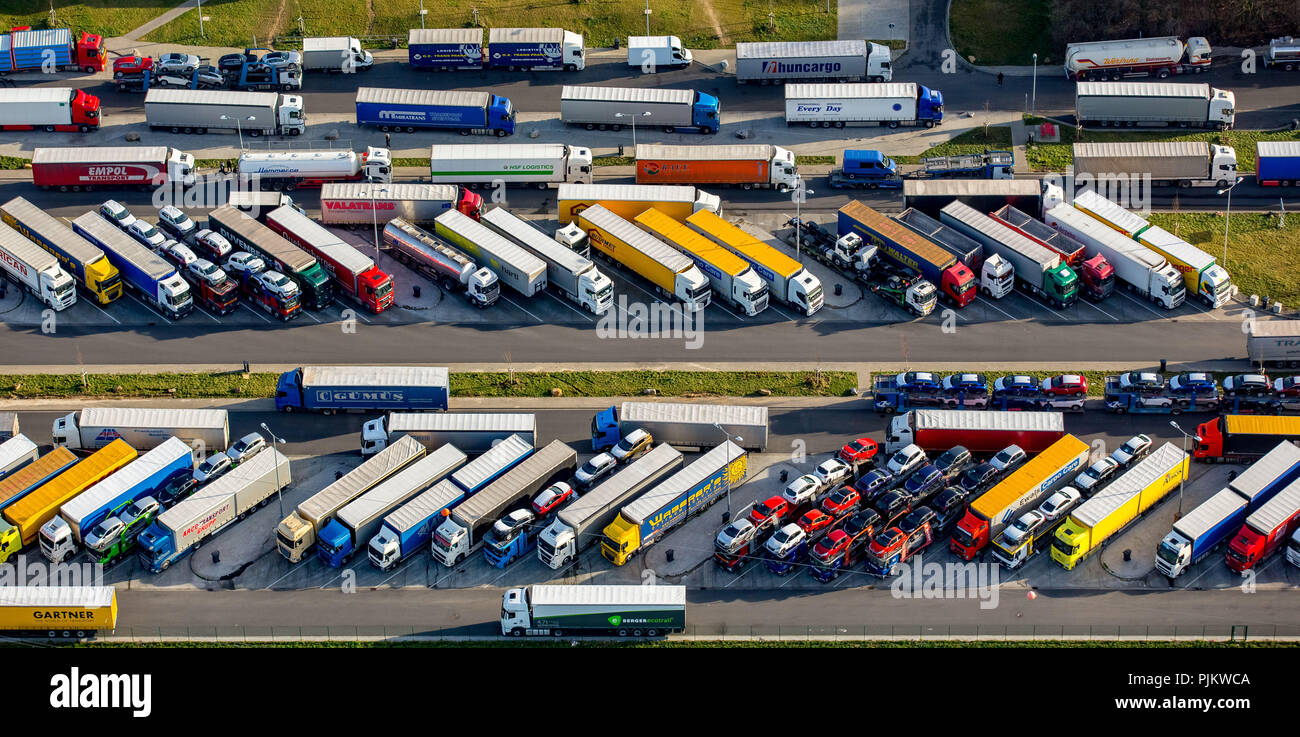 Les services d'autoroute, Aachener Land-Süd Land-Nord, Aachener, temps de conduite, les camions, les camions, le transport de marchandises, le transport de fret à longue distance, chevrons, parking plein, Eschweiler, Rhénanie du Nord-Westphalie, Allemagne, Banque D'Images