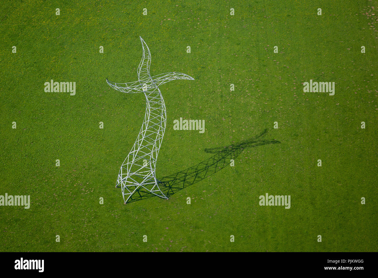 Zauberlehrling, 2013 Installation Emscher exposition l'art d'espace public, l'artiste Ines groupe Idee Berlin, sculpture d'acier, la danse poteau électrique Emscher, art, Oberhausen, Ruhr, Rhénanie du Nord-Westphalie, Allemagne Banque D'Images