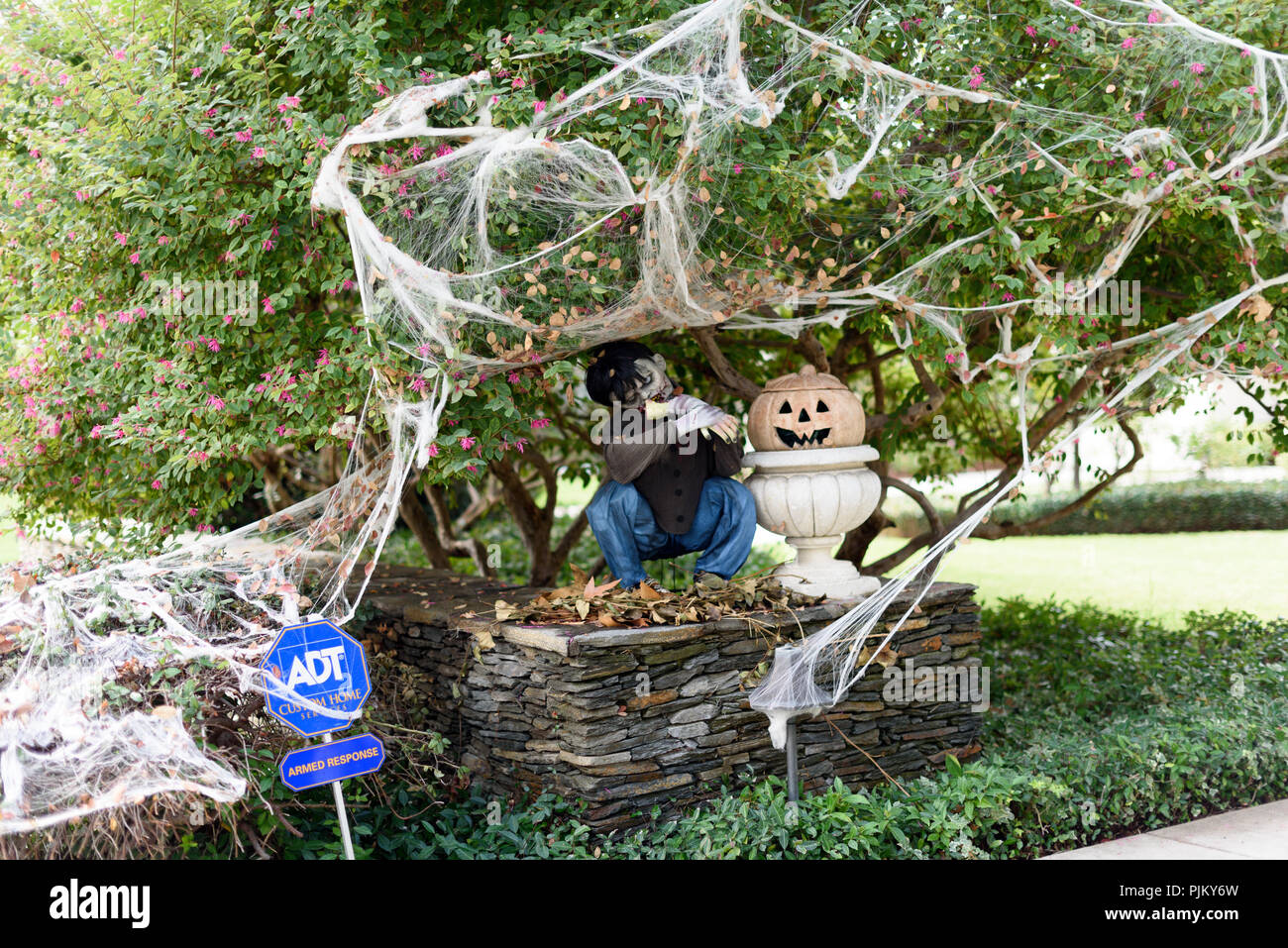 En face de la maison d'Halloween decorations Banque D'Images