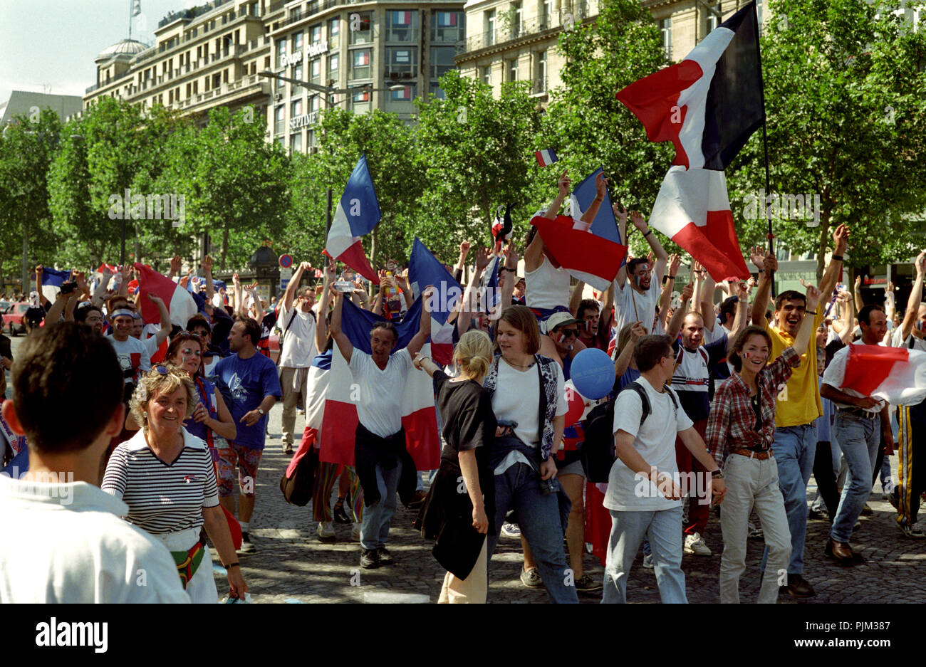 La Coupe du Monde 1998, de supports à Paris avant la finale France-Brazil (France, 12/07/1998) Banque D'Images