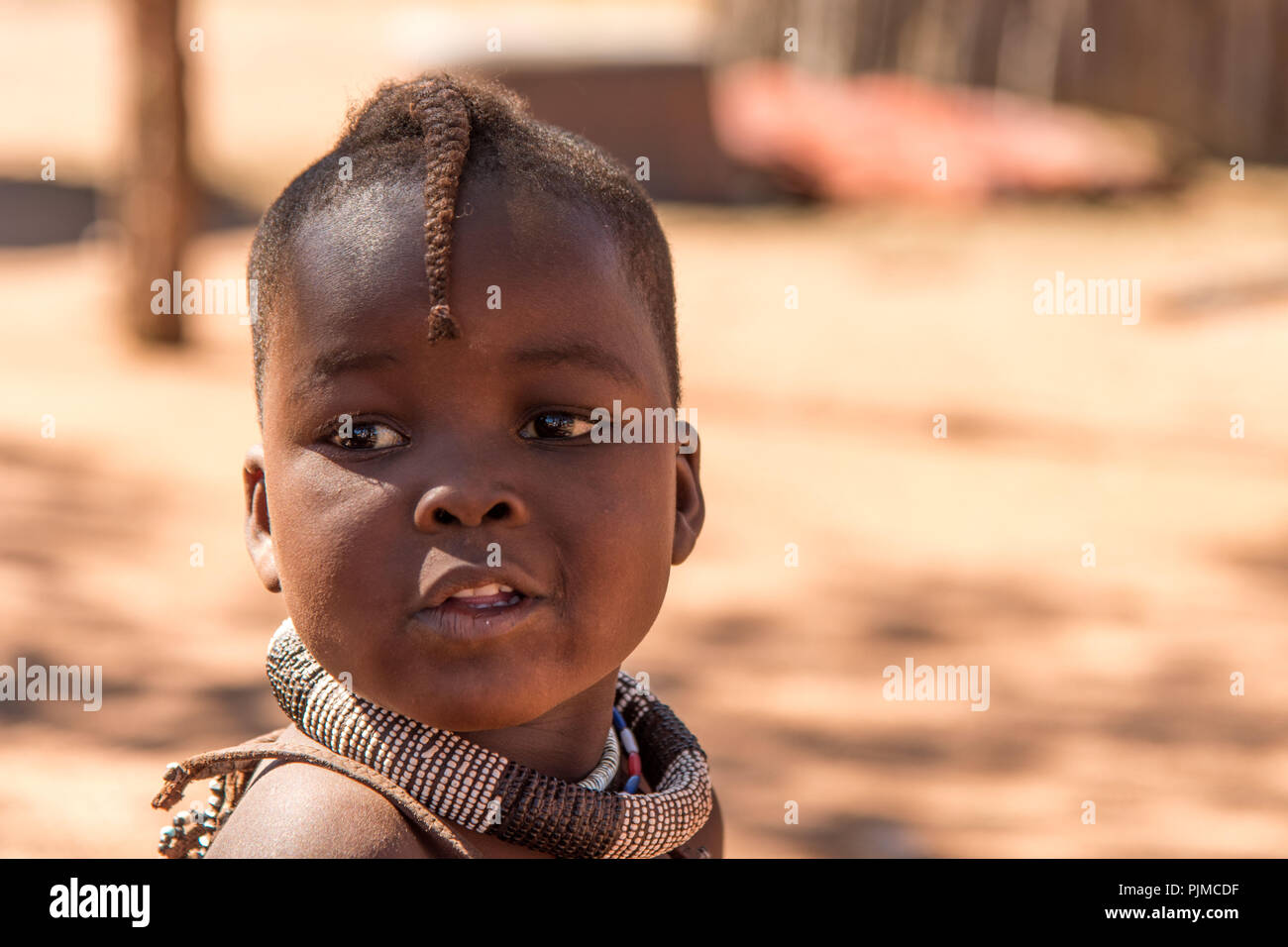 Portrait d'une jeune fille Himba Banque D'Images