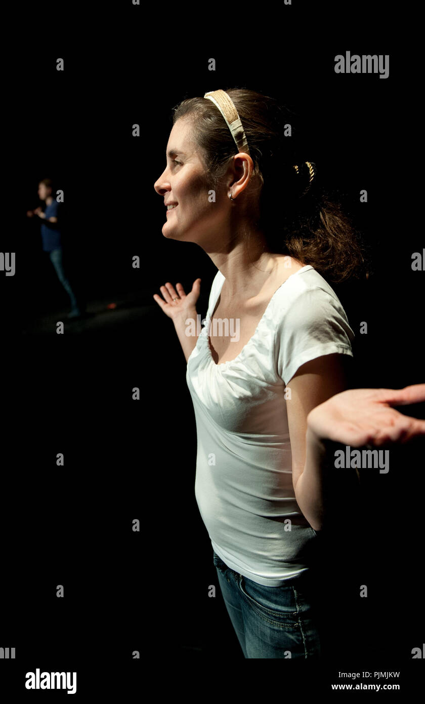 Theatre company De Dijlezonen «Gelukzakken' à partir de la lecture de John Godber, réalisé par Frans Vanderschueren (Belgique, 24/04/2014) Banque D'Images