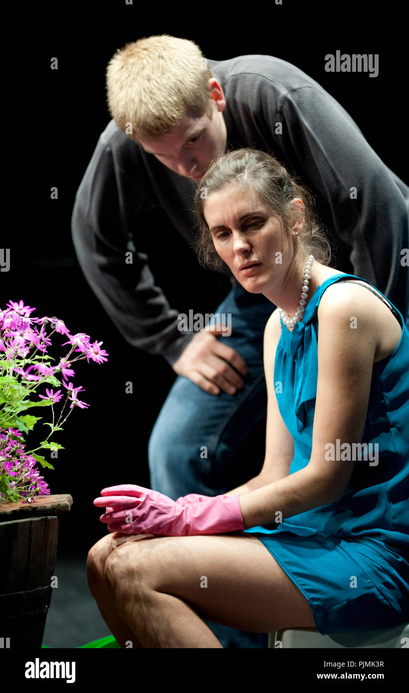 Theatre company De Dijlezonen «Gelukzakken' à partir de la lecture de John Godber, réalisé par Frans Vanderschueren (Belgique, 24/04/2014) Banque D'Images