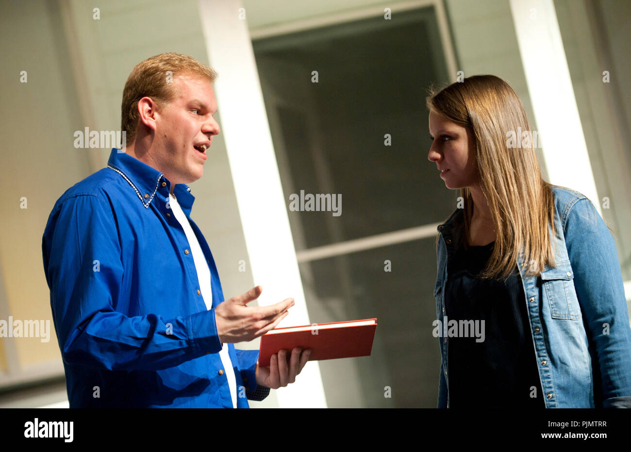 Theatre company De Dijlezonen jouant Het Bewijs de David Auburn, réalisé par le Gie Beullens (Belgique, 21/01/2016) Banque D'Images