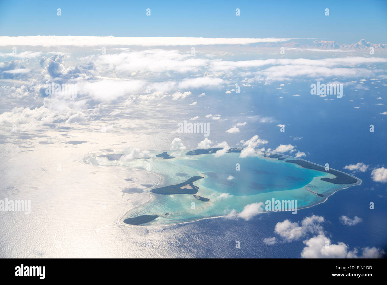Moorea Polynésie française dans la vue du récif de l'avion et de l'océan de nuages Banque D'Images