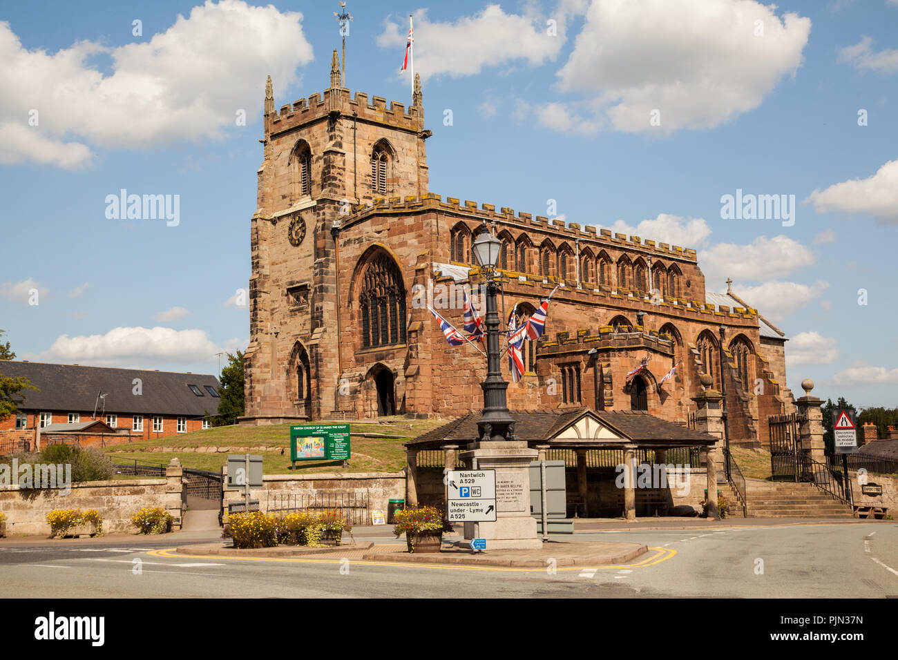 L'église paroissiale de St Jacques le Majeur dans le village de Cheshire England UK Audlem Banque D'Images