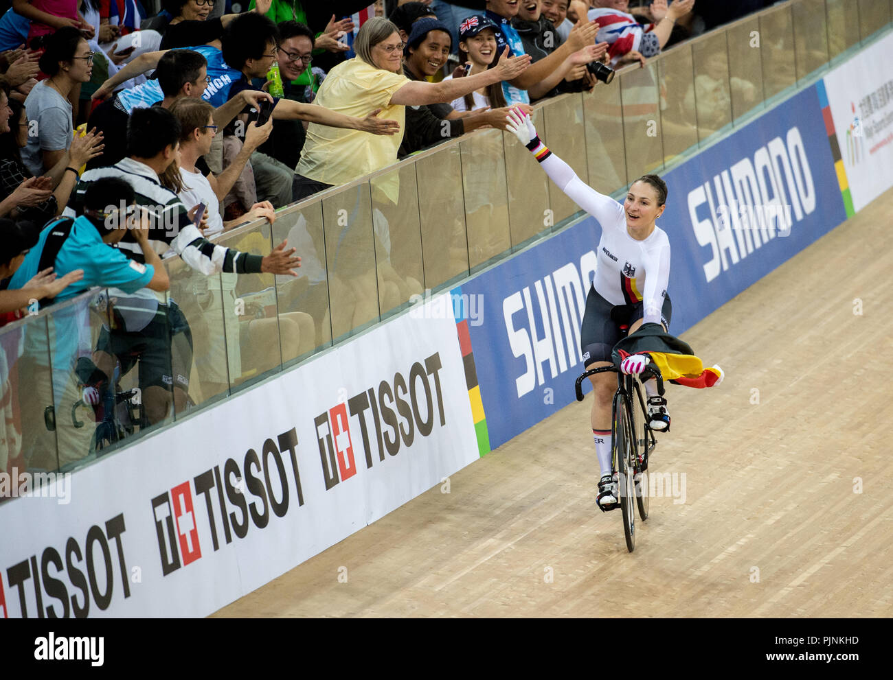 L'IMAGE DE FICHIER : le magazine allemand Der Spiegel révèle cycliste olympique médaille d'Kristina Vogel a été paralysé en juin 2018 à la suite d'un crash lors de la formation. Vogel prend la médaille d'or dans le sprint femmes à UCI Championnats du Monde de Cyclisme sur piste 2017 à Hong Kong. Banque D'Images