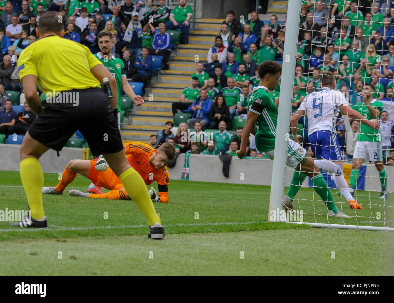 Windsor Road, Belfast, Irlande du Nord. 08 septembre 2018. Nations UEFA League Groupe B3 - Irlande du Nord v Bosnie et Herzégovine. Haris Duljevic scores pour la Bosnie et Herzégovine. Crédit : David Hunter/Alamy Live News. Banque D'Images