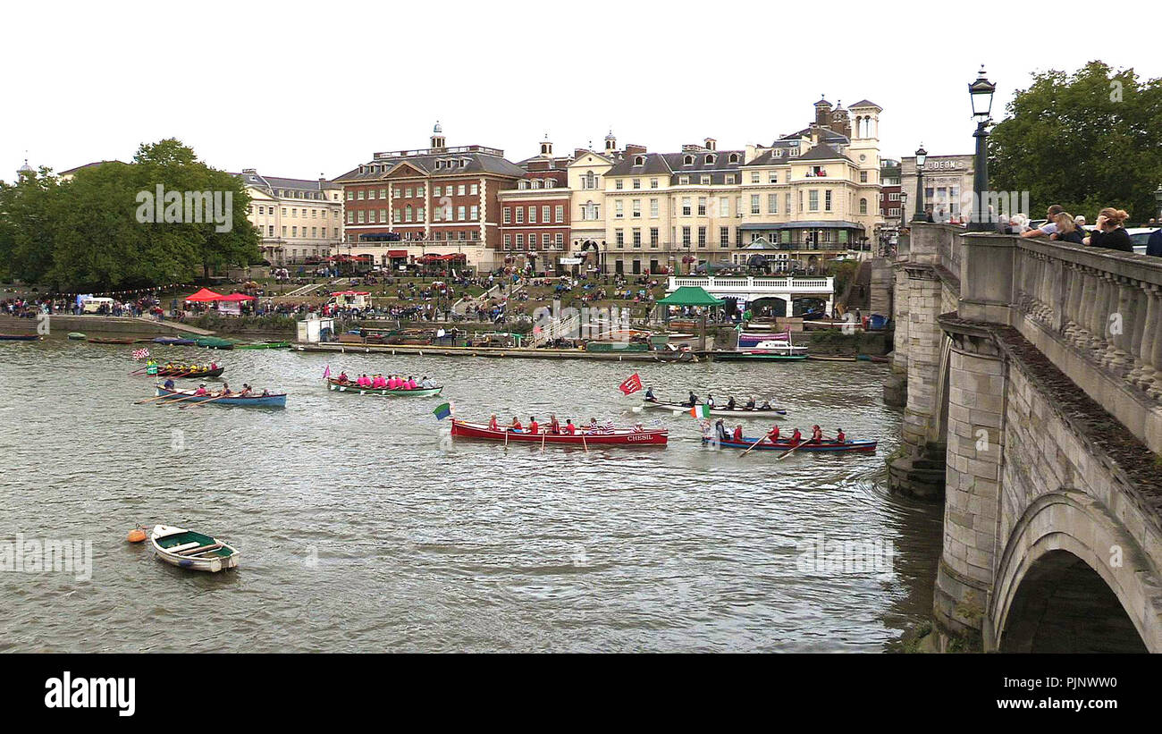 Londres, Royaume-Uni. 05Th Nov, 2018. Le grand fleuve Race à Londres en 2018 comme des concurrents du secteur riverain de Richmond passe à environ 2 miles avant la ligne d'arrivée à Ham Crédit : Peter Phipp/Travelshots.com/Alamy Live News Banque D'Images