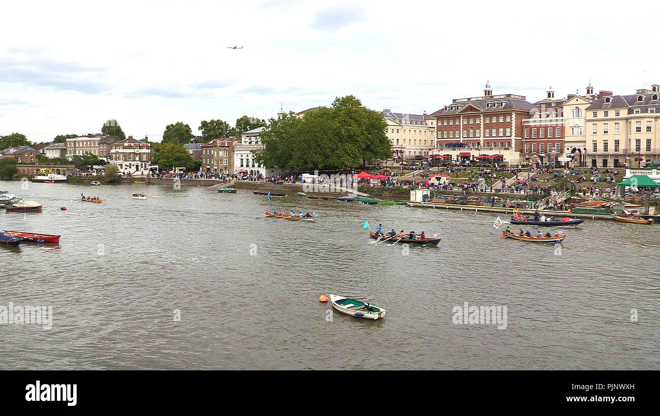 Londres, Royaume-Uni. 05Th Nov, 2018. Le grand fleuve Race à Londres en 2018 comme des concurrents du secteur riverain de Richmond passe à environ 2 miles avant la ligne d'arrivée à Ham Crédit : Peter Phipp/Travelshots.com/Alamy Live News Banque D'Images