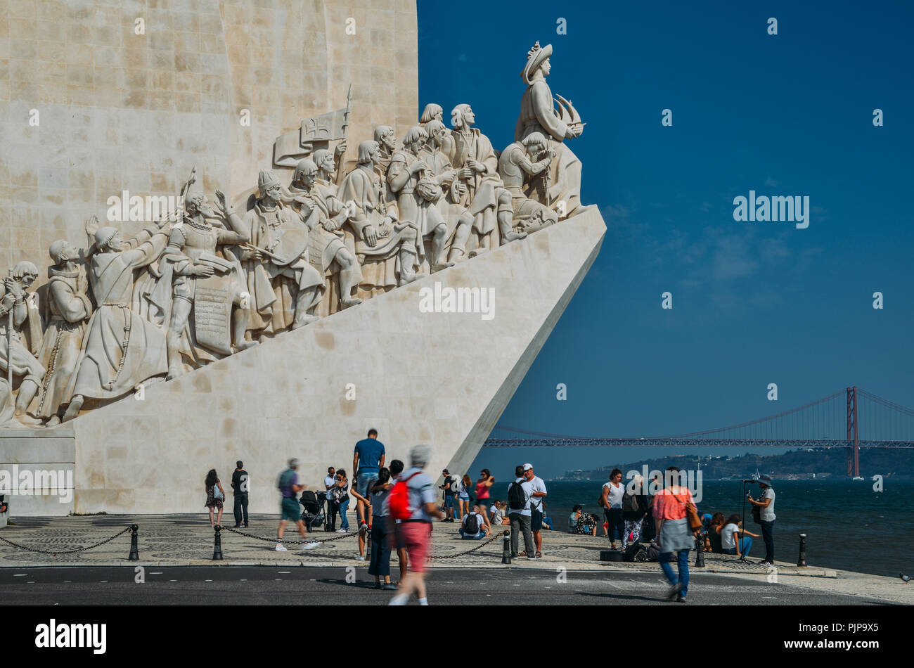 Lisbonne, Portugal - 7 septembre, 2018 : les touristes au Monument aux découvertes, Padrao dos Descobrimentos, célébrant l'époque des Découvertes Portugaises Banque D'Images