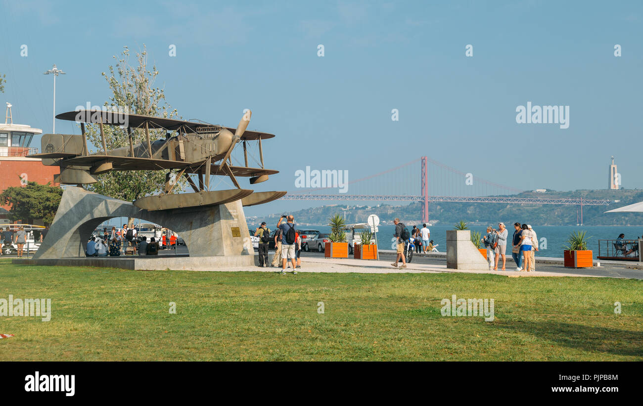 Lisbonne, Portugal - 7 Sept 2018 : Monument à la première traversée aérienne de l'Atlantique Sud a été faite par l'aviateurs navals portugais Gago Coutinho Banque D'Images