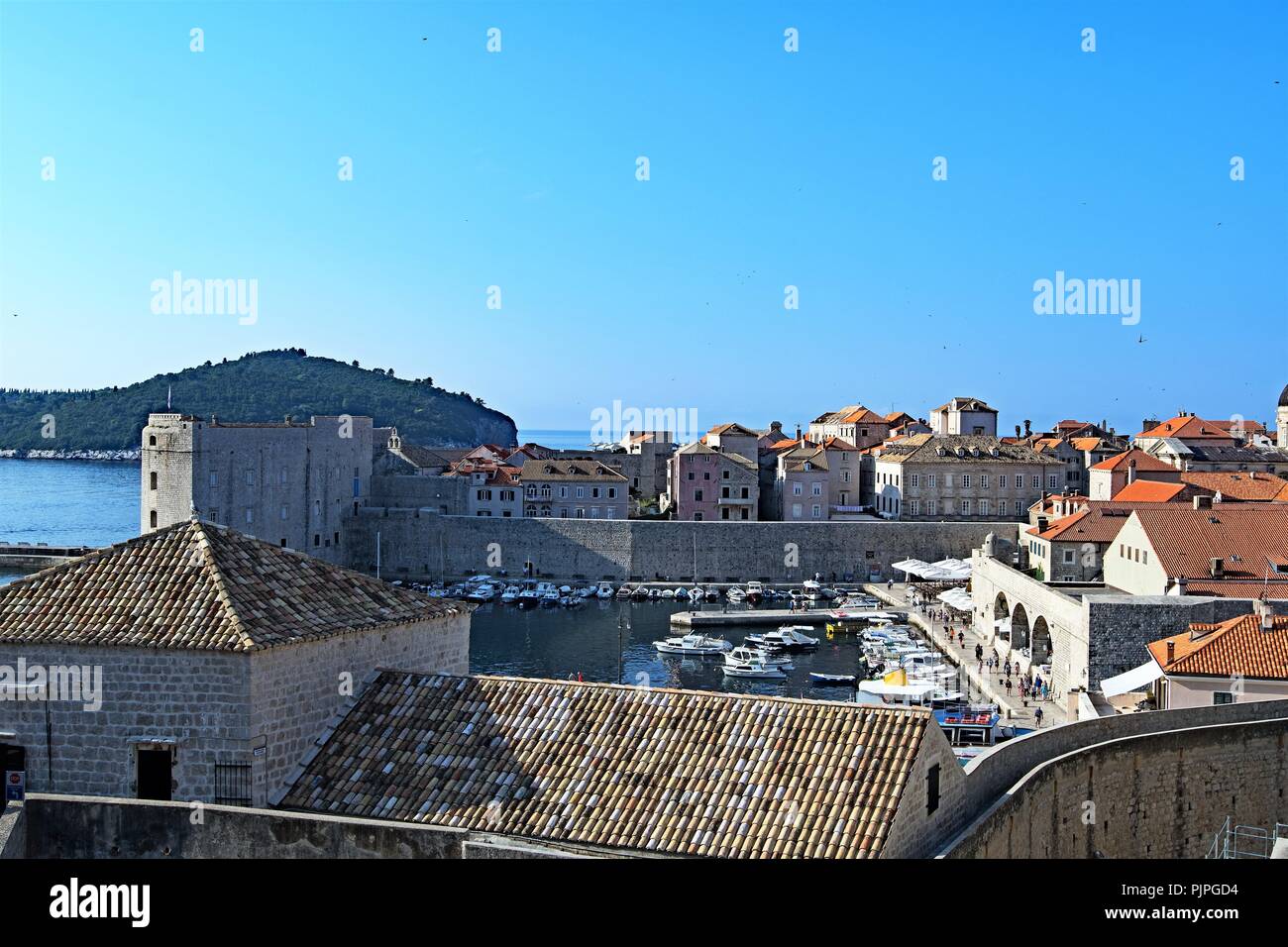 Opinions de l'entrée des ports de la vieille ville de Dubrovnik, Croatie. Banque D'Images