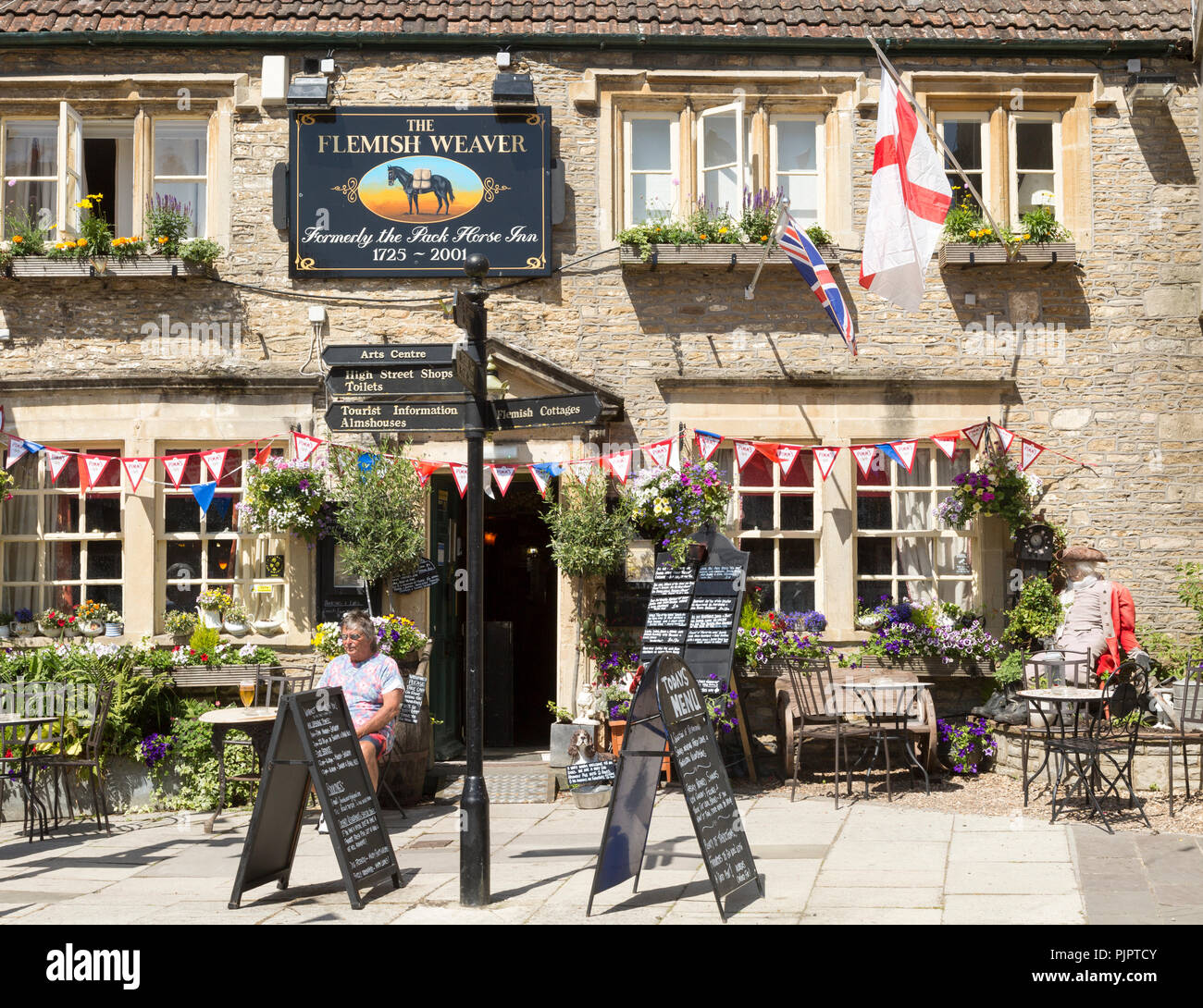 Le pub-restaurant tisserand flamand, Corsham, Wiltshire, England, UK anciennement le Pack Horse Inn Banque D'Images