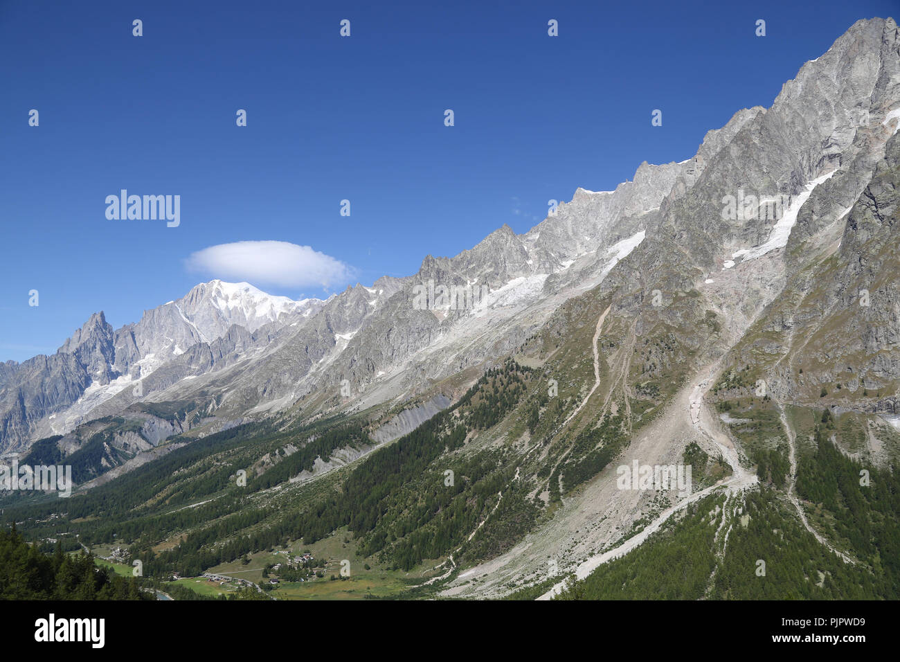 Vue panoramique sur le Mont Blanc. Courmayeur Banque D'Images